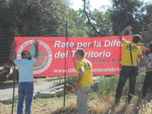 Cartellone "Rete per la difesa del territorio"