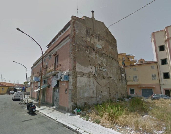 Edificio degradato Crotone