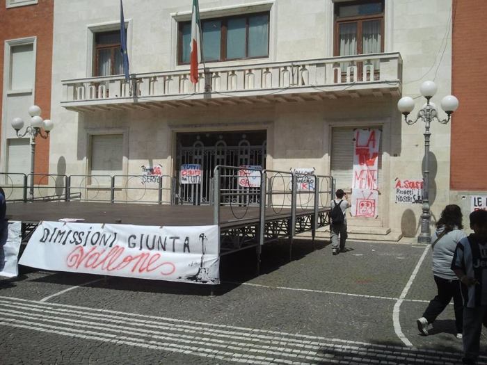 1 maggio Crotone dimissioni giunta vallone