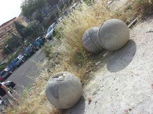 Pallaedi cemento sradicata -Lungomare di Crotone